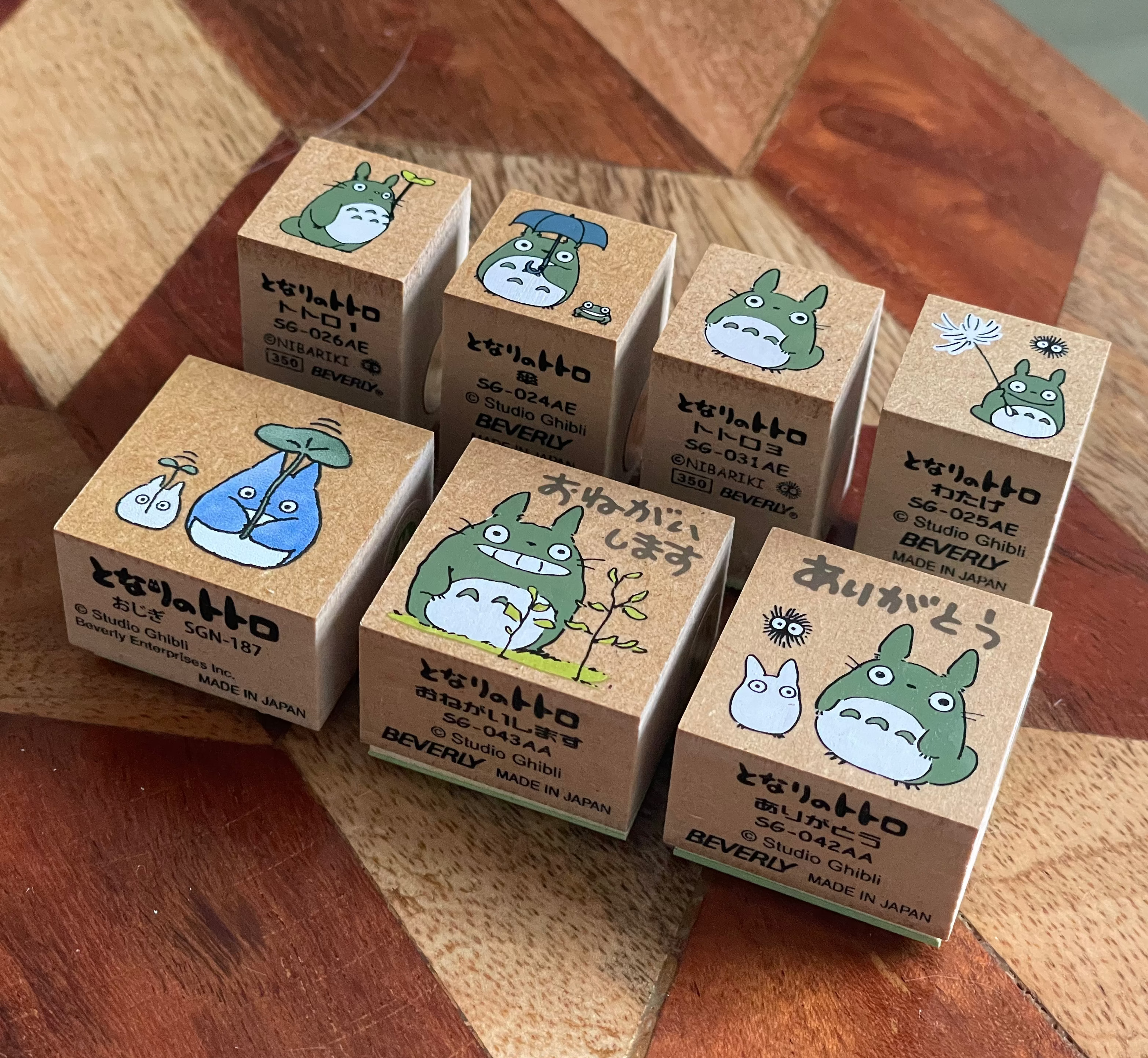 My Neighbor Totoro Small Rubber Stamp - Big Totoro holding a leaf | Studio Ghibli