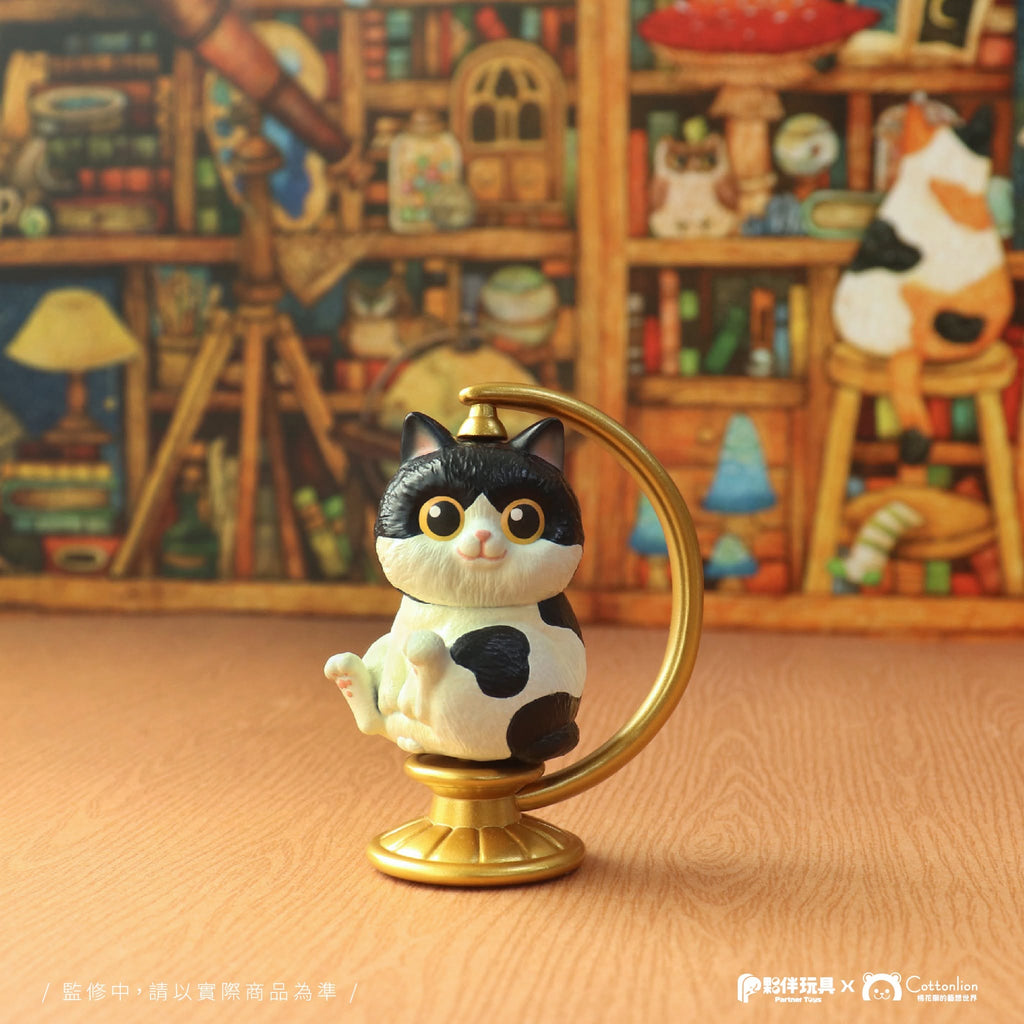Cottonlion × Partner Toys – Cat Globe Collectible Figure Limited Edition  🖤🤍 Cow Cat🖤🤍