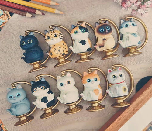 Cottonlion × Partner Toys – Cat Globe Collectible Figure Limited Edition  🖤🤍 Cow Cat🖤🤍