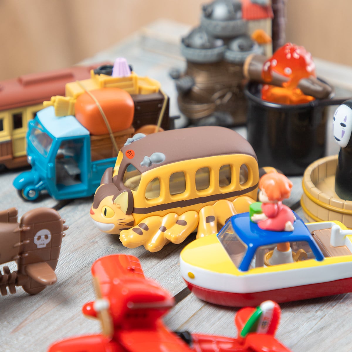 Howl's Moving Castle Toy Car | Dream Tomica Studio Ghibli Colle