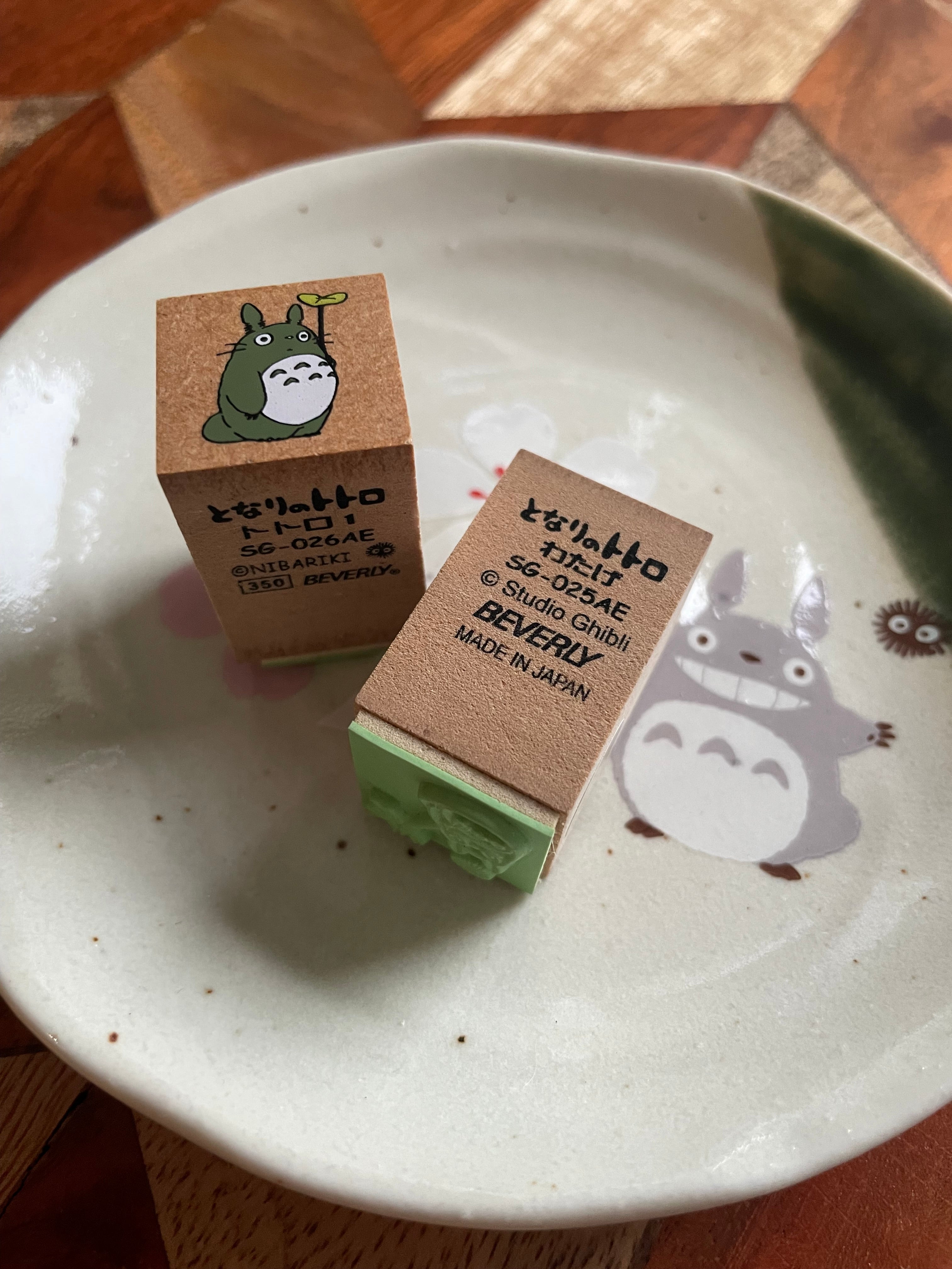 My Neighbor Totoro Small Rubber Stamp - Big Totoro holding a leaf | Studio Ghibli