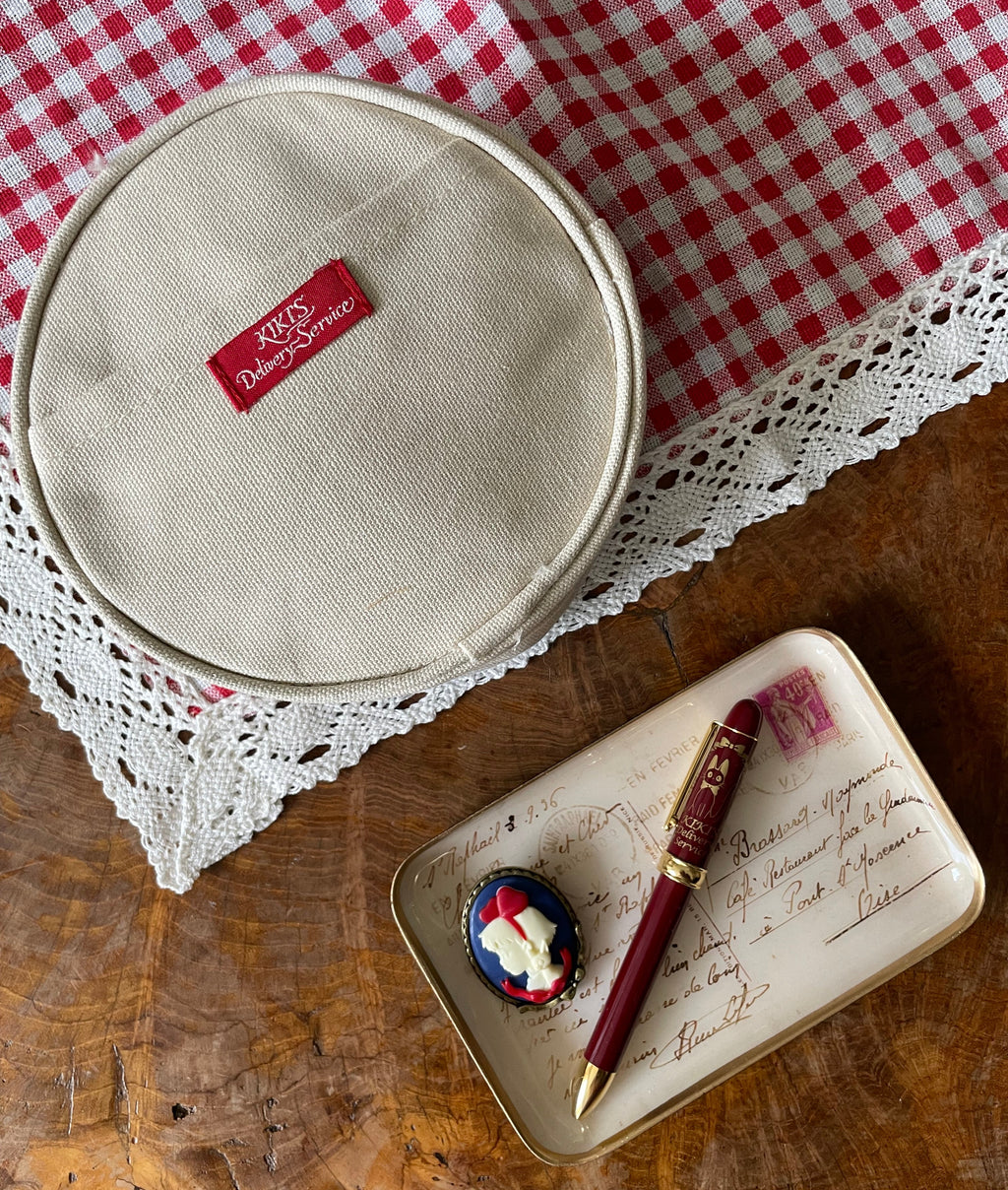 Kiki's Delivery Service Jiji Rose Wreath Round Pouch | Studio Ghibli