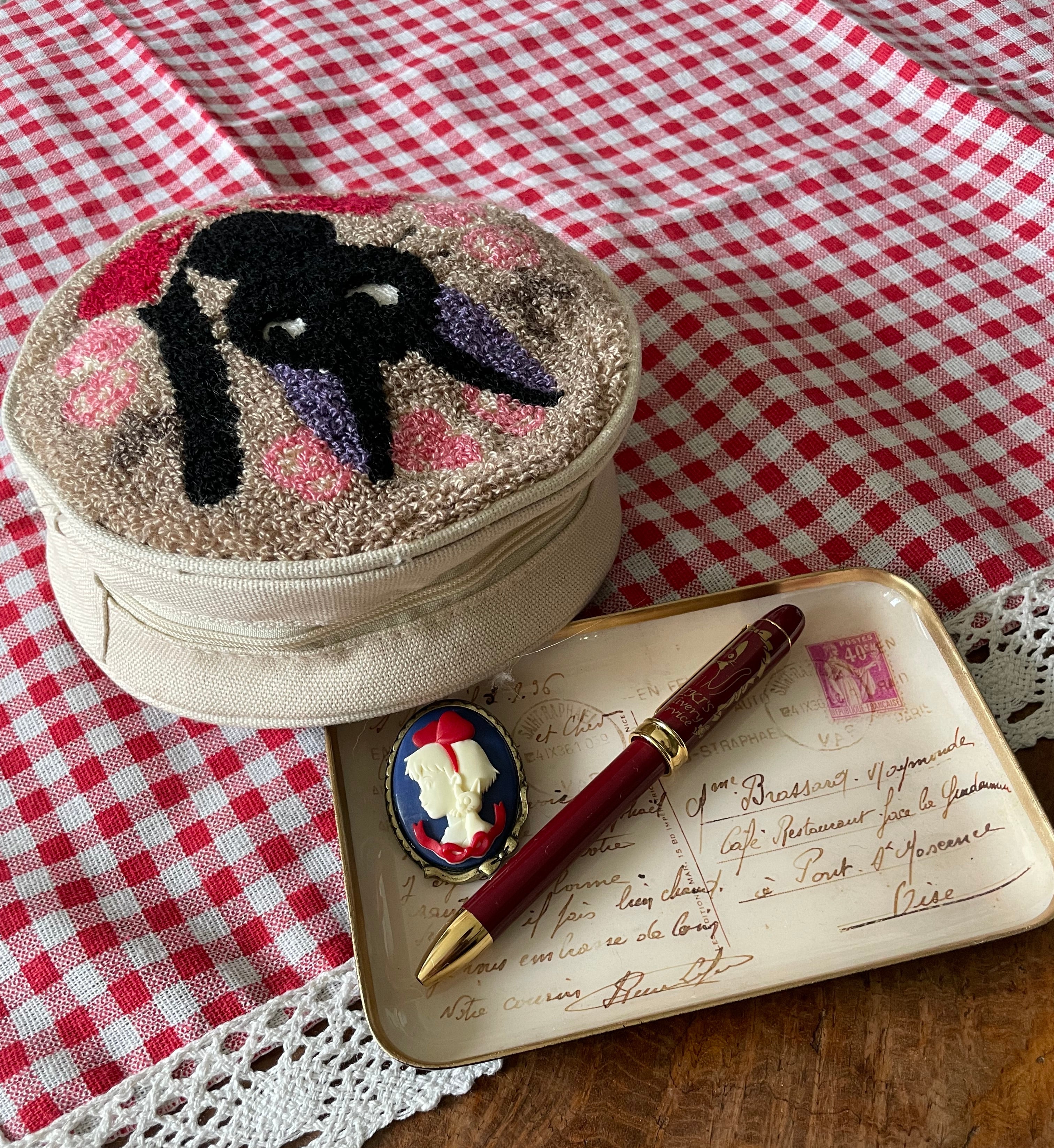 Kiki's Delivery Service Jiji Rose Wreath Round Pouch | Studio Ghibli