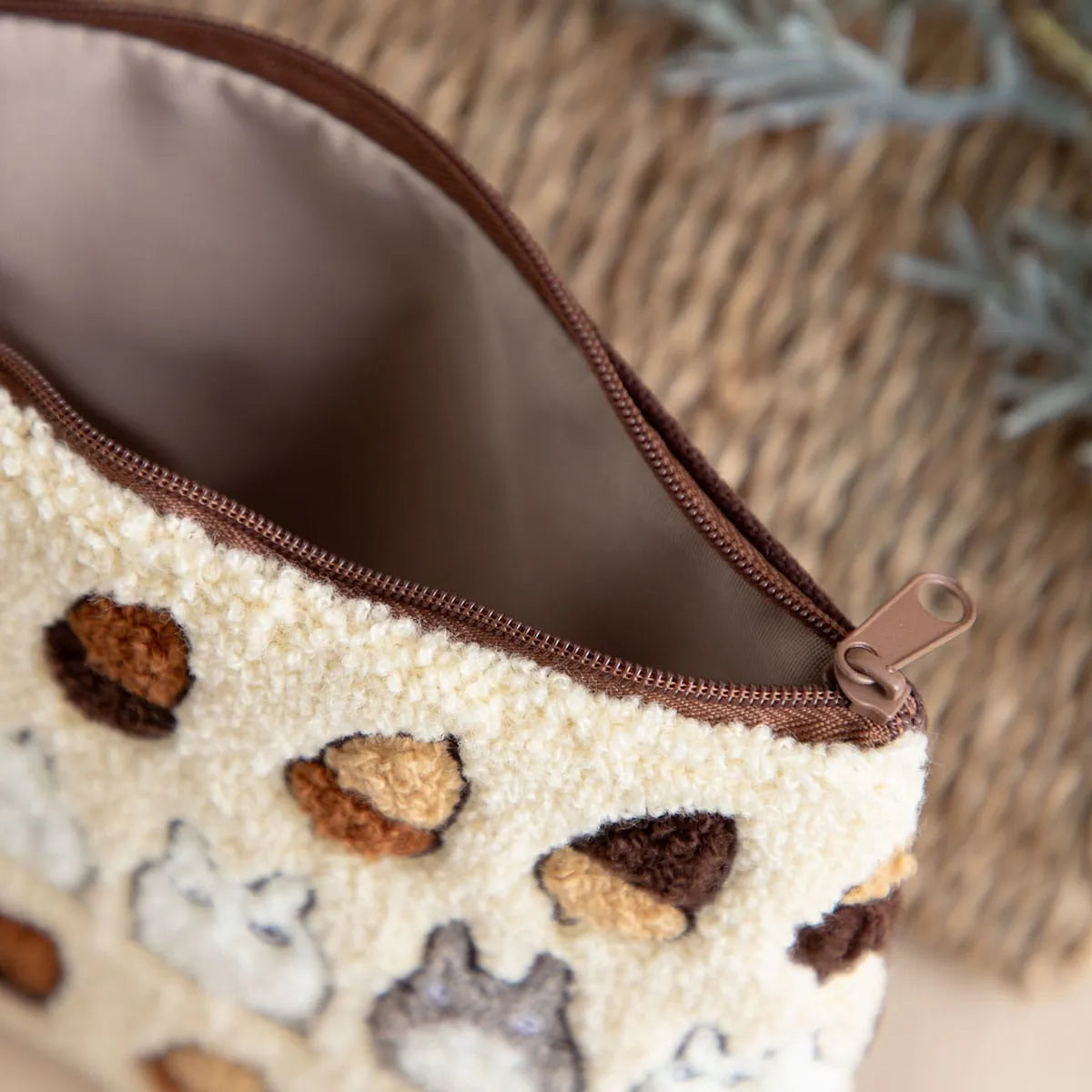 My Neighbor Totoro Fluffy Series Embroidery Pouch - Totoro & Acorn Ivory