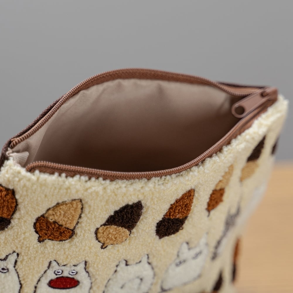 My Neighbor Totoro Fluffy Series Embroidery Pouch - Totoro & Acorn Ivory